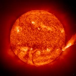 ib815,image-une-eruption-solaire-prise-avec-instrument-eit-installe-bord-satellite-soho-esa-nasa