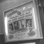 Une affiche du « Casino de Paris », l’entrée d’un club et un spectacle filmé très King Kong produit par Miller et filmé par Stanley Long.
