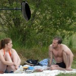 L'équipe de tournage du film Le Combat Ordinaire, de Laurent Tuel, a investi les bords du Lac de la Nette à Monmarvès (24). Ici, les acteurs Maud Wyler et Nicolas Duvauchelle © Photo Marine Le Gohébel