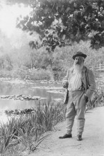 Claude Monet devant ses nymphéas à Giverny en 1905 (photographie de Jacques-Ernest Bulloz)