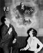 Cooper décrit King-Kong à son actrice principale, Fay Wray.
