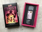 Dossier de presse (en forme de cassette VHS !) et visuels publicitaires pour le T2 (© GLÉNAT / Nicolas Petrimaux - 2020).)