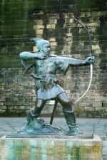 Statue de James Woodford représentant Robin des Bois, près du château de Nottingham.