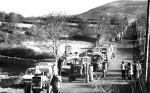 Le 14 août 1973 à Millau, des agriculteurs du Larzac partent sur leurs tracteurs vers Paris (Photo AFP).