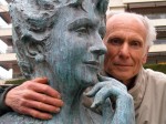 Artur Aldomà Puig et l’une de ses sculptures.